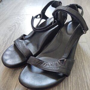 Teva Strappy Wedge Sandals Size 7.5